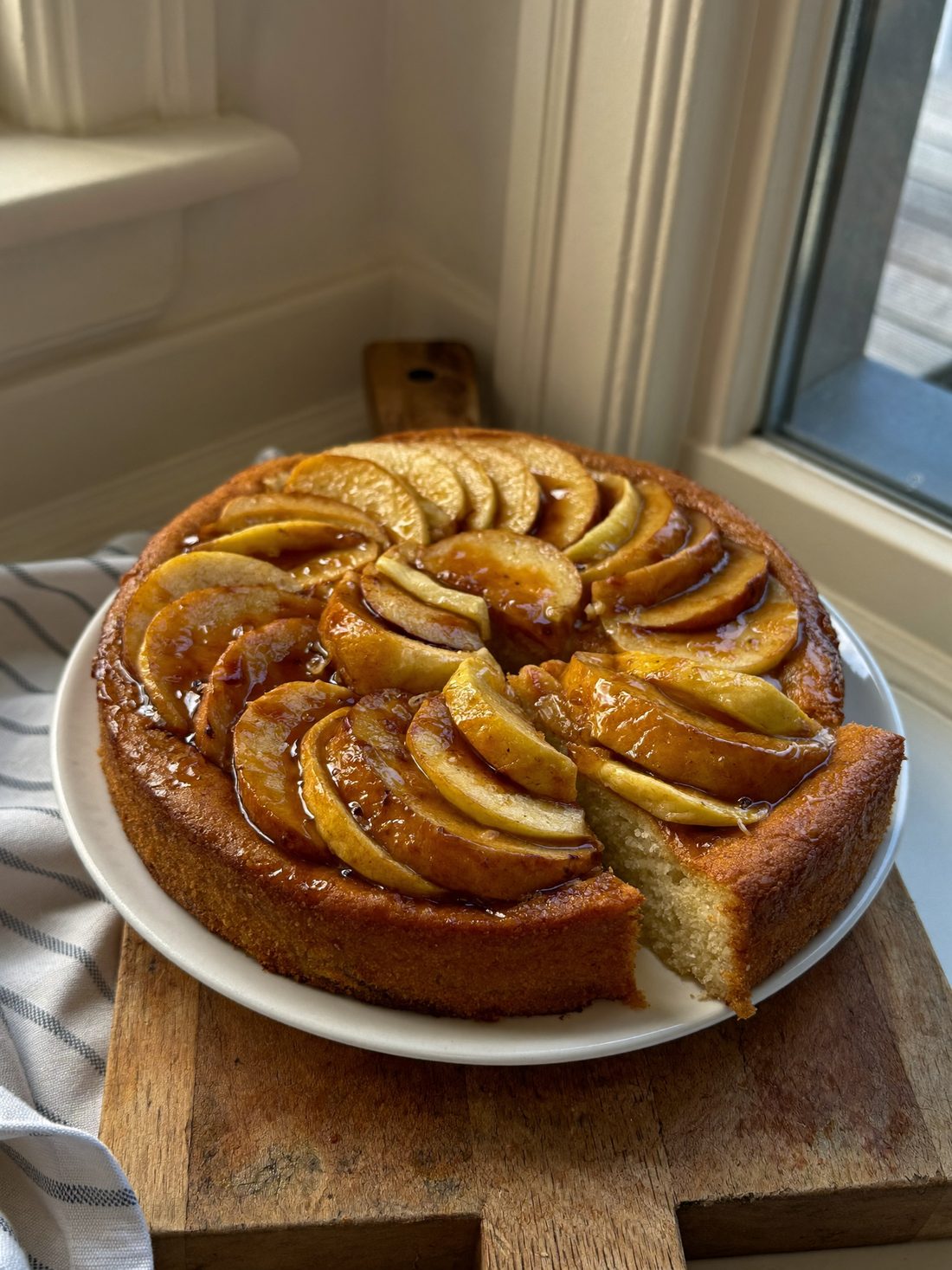 Maple apple upside-down cake